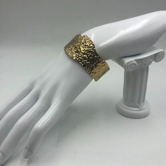 18K Gold Plated Women's Cuff Bracelet Modern Textured Look Hypoallergenic - Picture 6 of 12